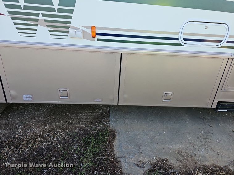 image for item DM1560 1998 Winnebago Adventurer RV