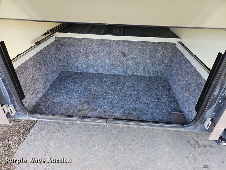 image for item DM1560 1998 Winnebago Adventurer RV