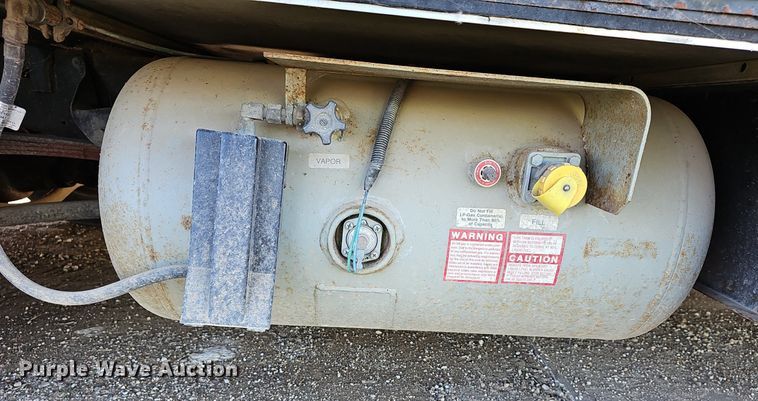 image for item DM1560 1998 Winnebago Adventurer RV