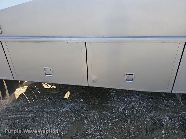 image for item DM1560 1998 Winnebago Adventurer RV