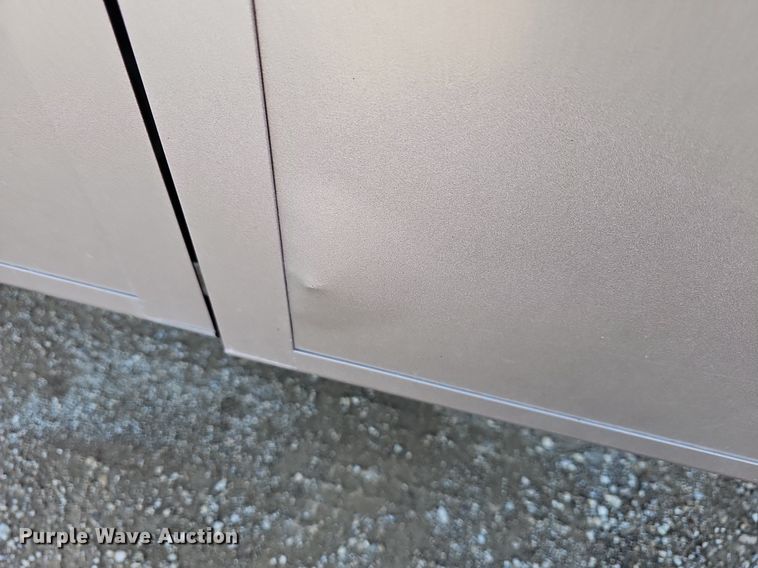 image for item DM1560 1998 Winnebago Adventurer RV