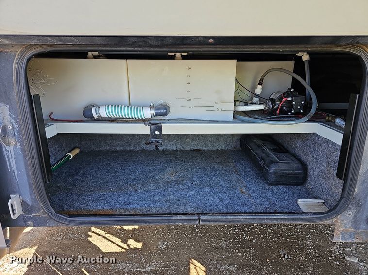 image for item DM1560 1998 Winnebago Adventurer RV