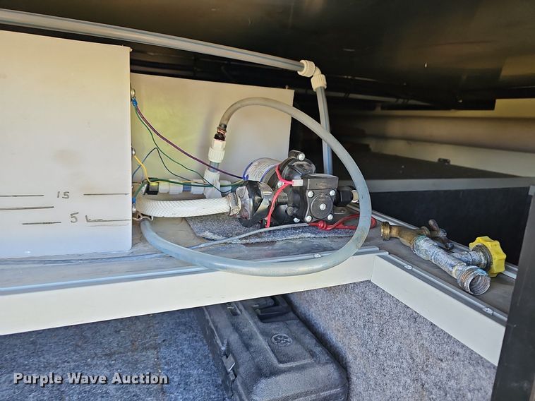 image for item DM1560 1998 Winnebago Adventurer RV