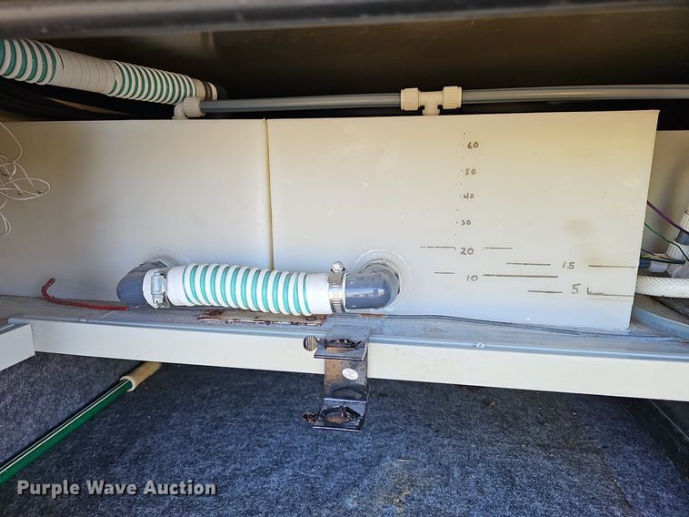 image for item DM1560 1998 Winnebago Adventurer RV