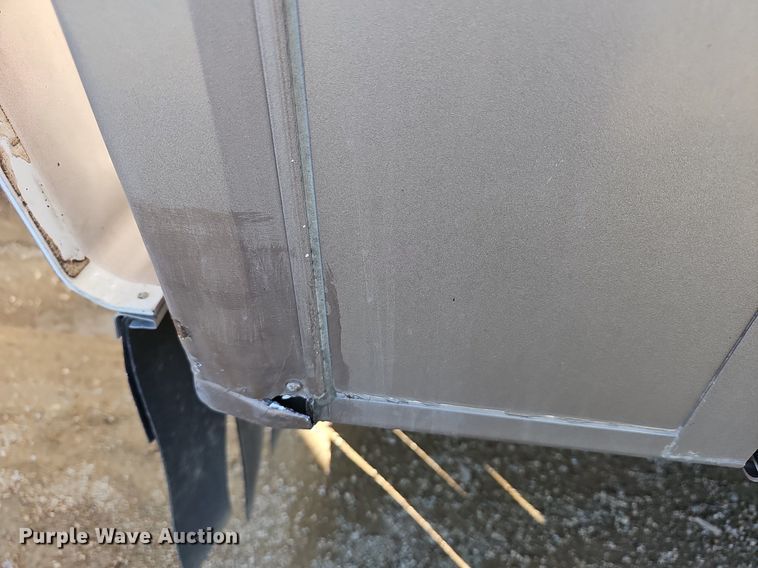 image for item DM1560 1998 Winnebago Adventurer RV