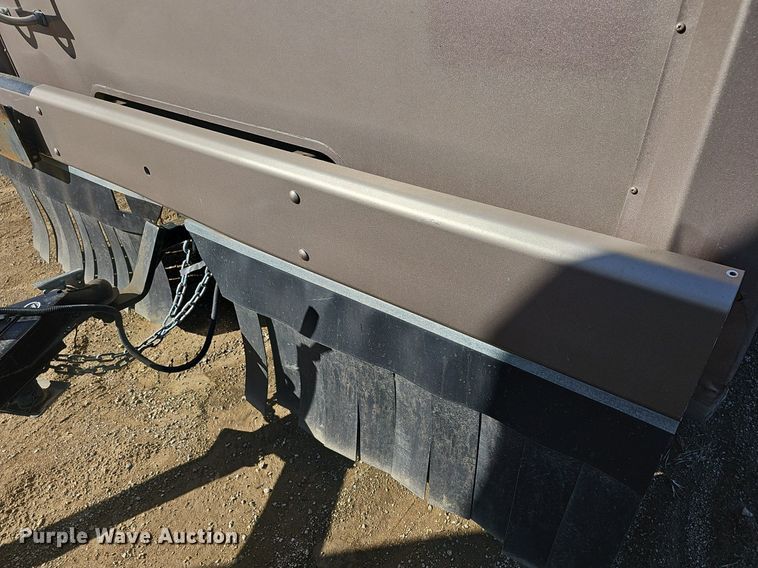 image for item DM1560 1998 Winnebago Adventurer RV