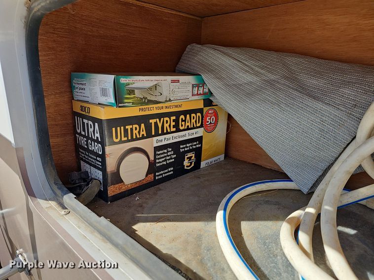 image for item DM1560 1998 Winnebago Adventurer RV