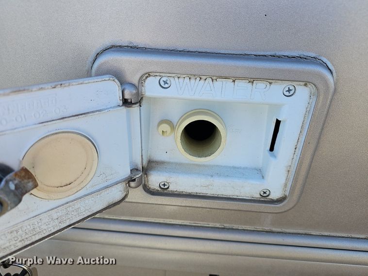 image for item DM1560 1998 Winnebago Adventurer RV