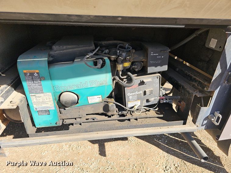 image for item DM1560 1998 Winnebago Adventurer RV