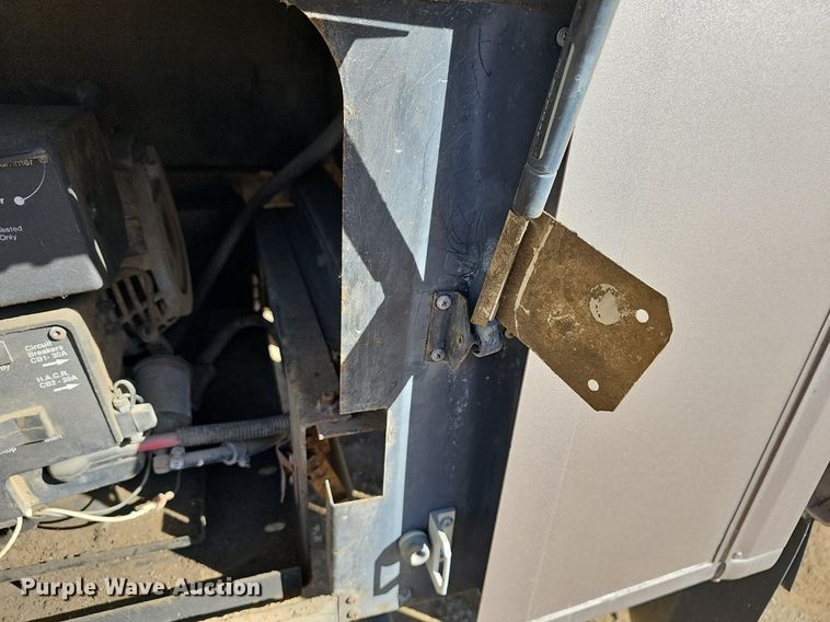 image for item DM1560 1998 Winnebago Adventurer RV