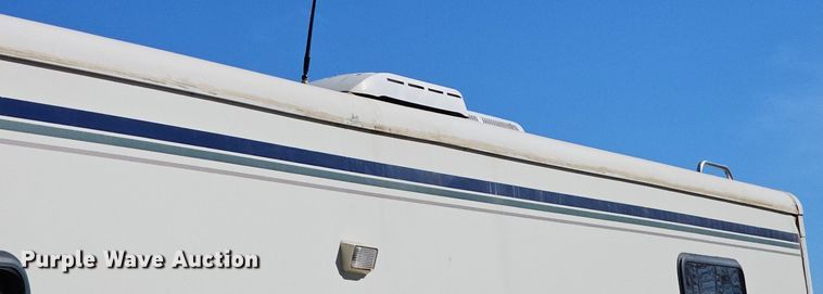 image for item DM1560 1998 Winnebago Adventurer RV