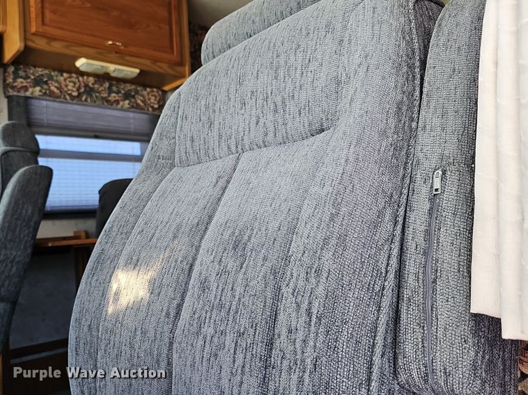 image for item DM1560 1998 Winnebago Adventurer RV