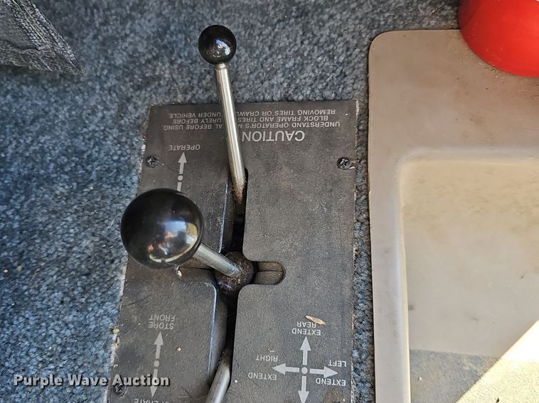 image for item DM1560 1998 Winnebago Adventurer RV