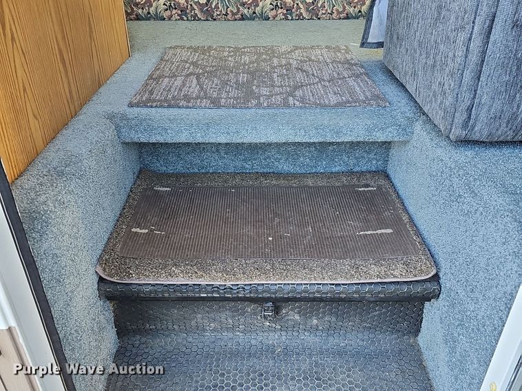 image for item DM1560 1998 Winnebago Adventurer RV