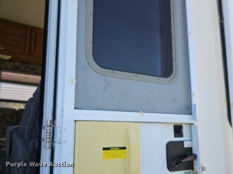 image for item DM1560 1998 Winnebago Adventurer RV