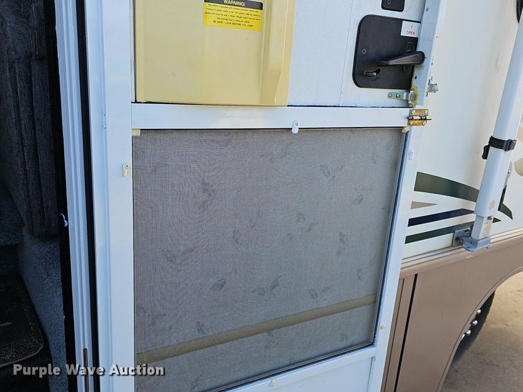 image for item DM1560 1998 Winnebago Adventurer RV