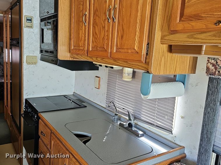 image for item DM1560 1998 Winnebago Adventurer RV