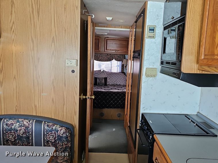 image for item DM1560 1998 Winnebago Adventurer RV