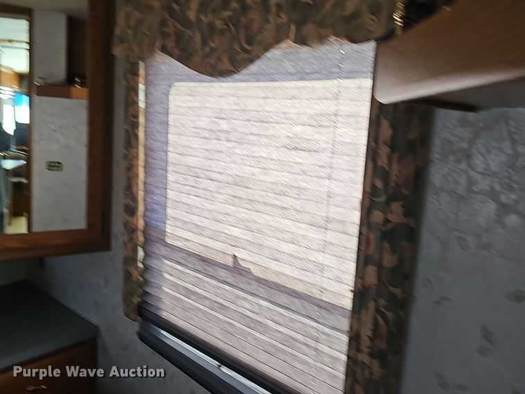 image for item DM1560 1998 Winnebago Adventurer RV