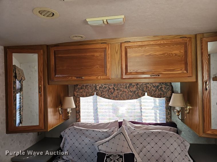 image for item DM1560 1998 Winnebago Adventurer RV