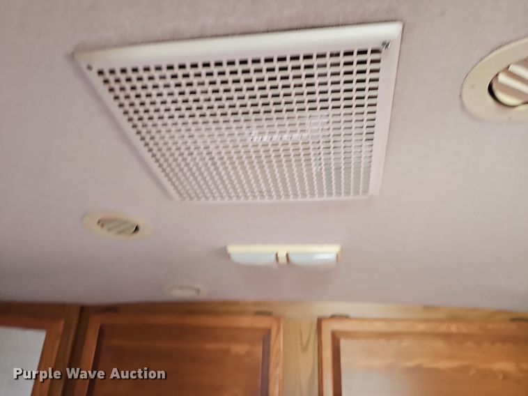 image for item DM1560 1998 Winnebago Adventurer RV