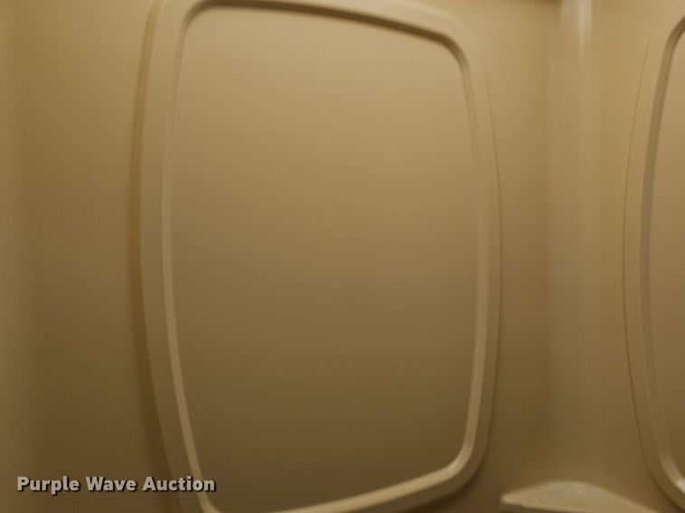 image for item DM1560 1998 Winnebago Adventurer RV