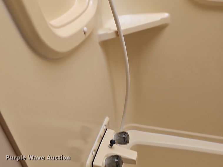 image for item DM1560 1998 Winnebago Adventurer RV