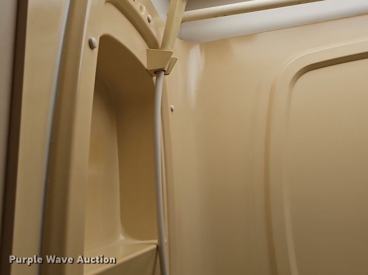 image for item DM1560 1998 Winnebago Adventurer RV