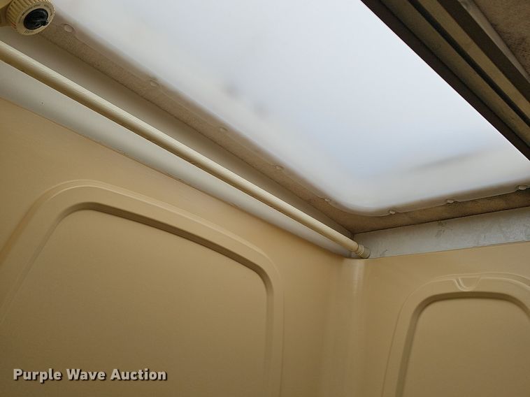 image for item DM1560 1998 Winnebago Adventurer RV