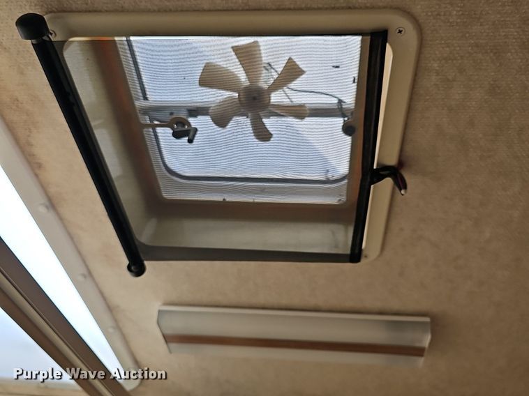 image for item DM1560 1998 Winnebago Adventurer RV