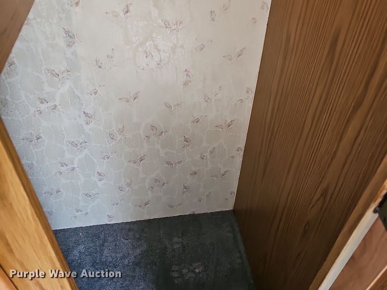 image for item DM1560 1998 Winnebago Adventurer RV