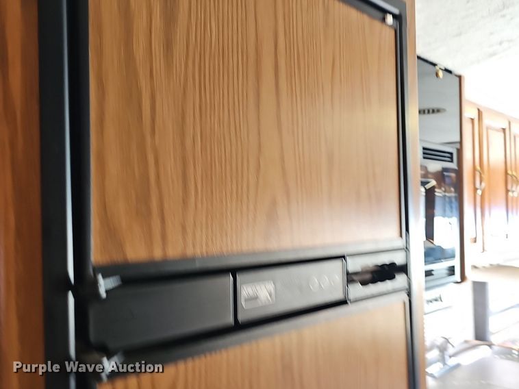 image for item DM1560 1998 Winnebago Adventurer RV