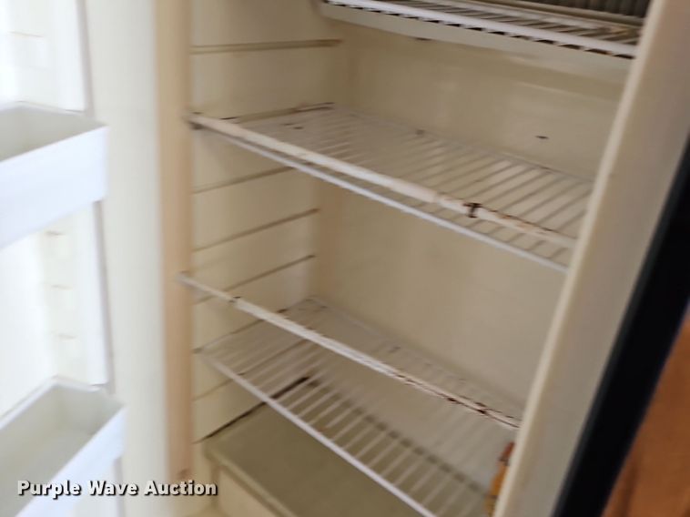 image for item DM1560 1998 Winnebago Adventurer RV