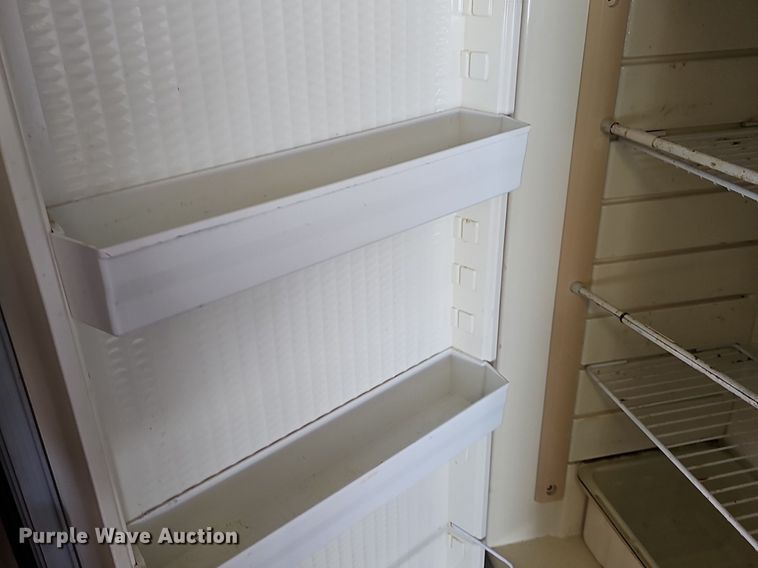 image for item DM1560 1998 Winnebago Adventurer RV