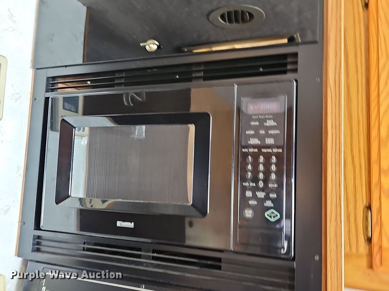 image for item DM1560 1998 Winnebago Adventurer RV