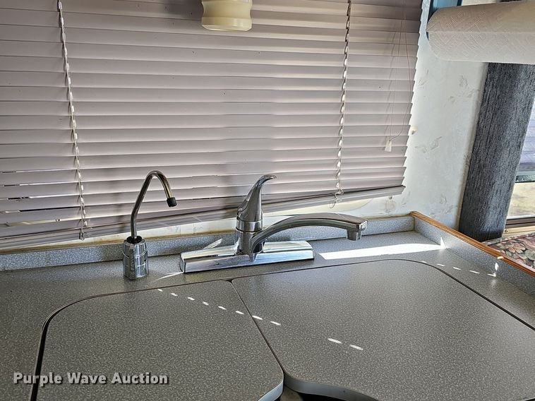 image for item DM1560 1998 Winnebago Adventurer RV