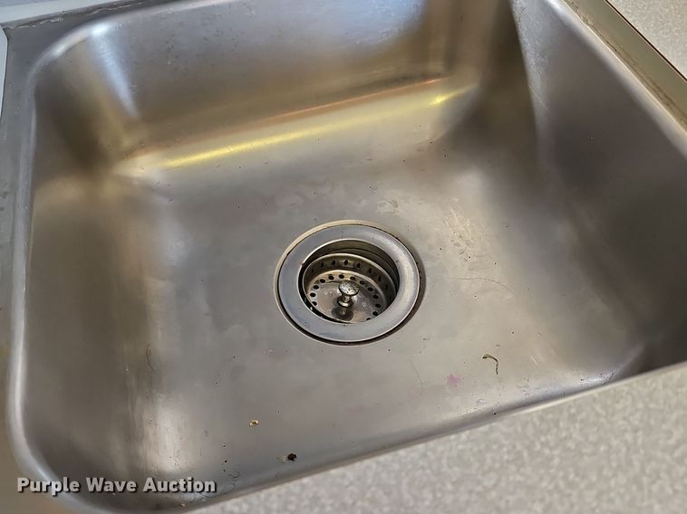 image for item DM1560 1998 Winnebago Adventurer RV