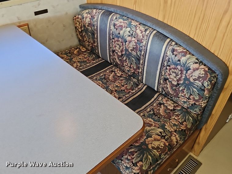 image for item DM1560 1998 Winnebago Adventurer RV