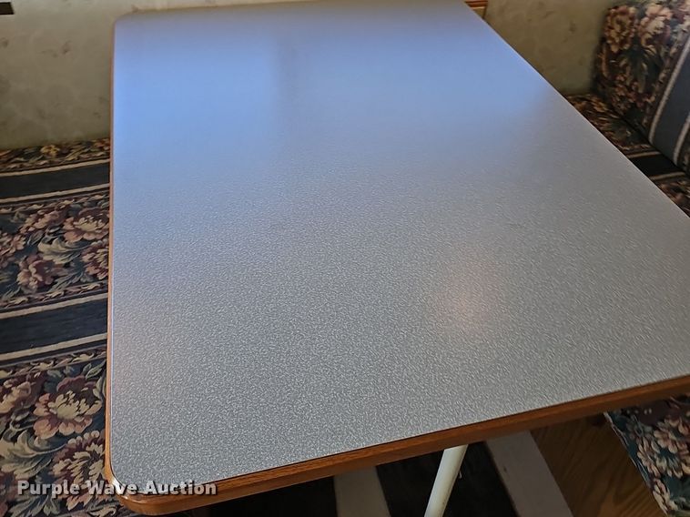 image for item DM1560 1998 Winnebago Adventurer RV