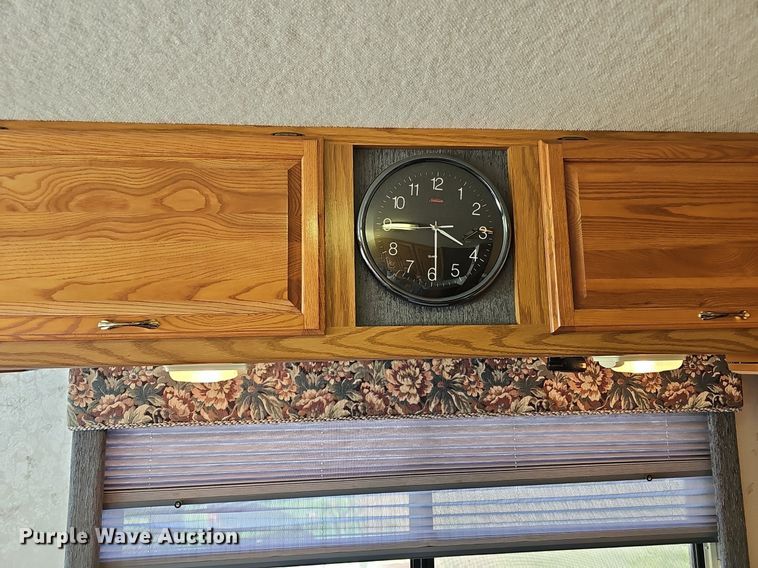 image for item DM1560 1998 Winnebago Adventurer RV