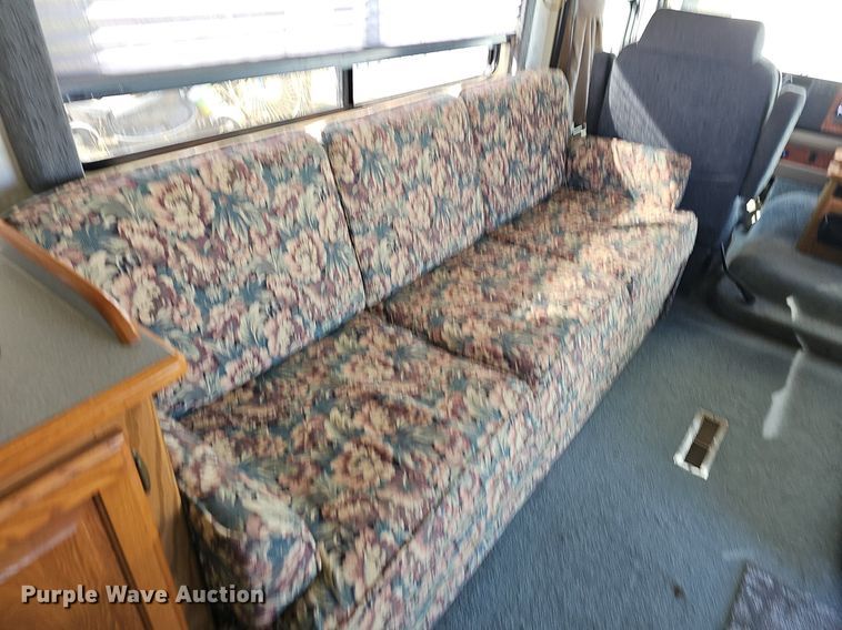 image for item DM1560 1998 Winnebago Adventurer RV