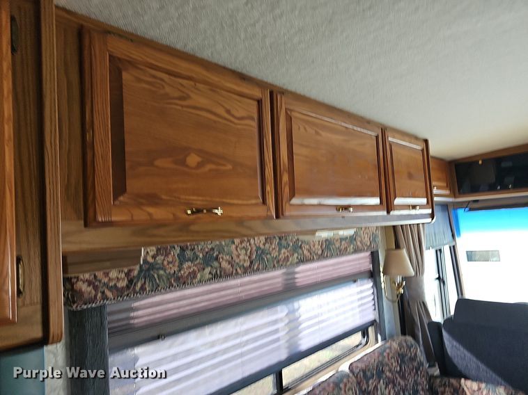 image for item DM1560 1998 Winnebago Adventurer RV
