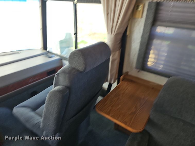 image for item DM1560 1998 Winnebago Adventurer RV