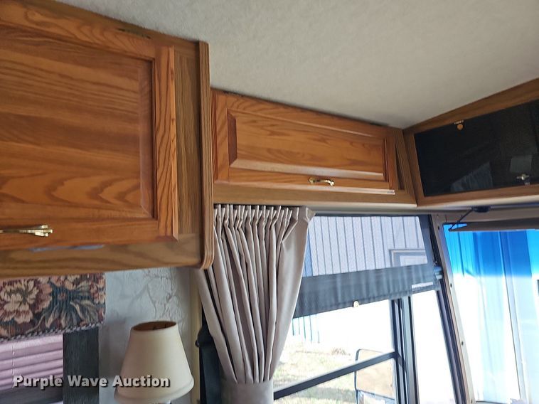 image for item DM1560 1998 Winnebago Adventurer RV