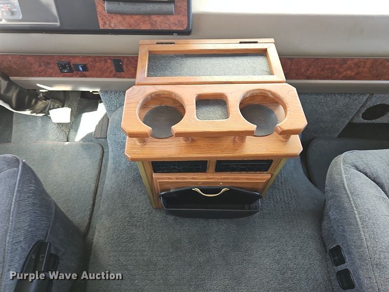 image for item DM1560 1998 Winnebago Adventurer RV