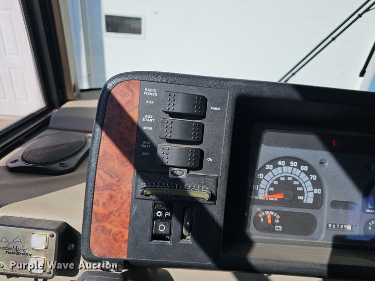 image for item DM1560 1998 Winnebago Adventurer RV