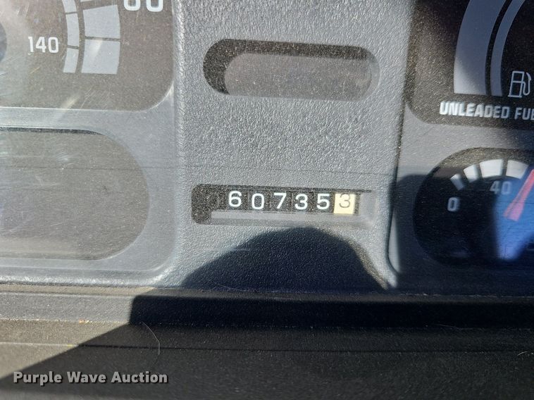 image for item DM1560 1998 Winnebago Adventurer RV