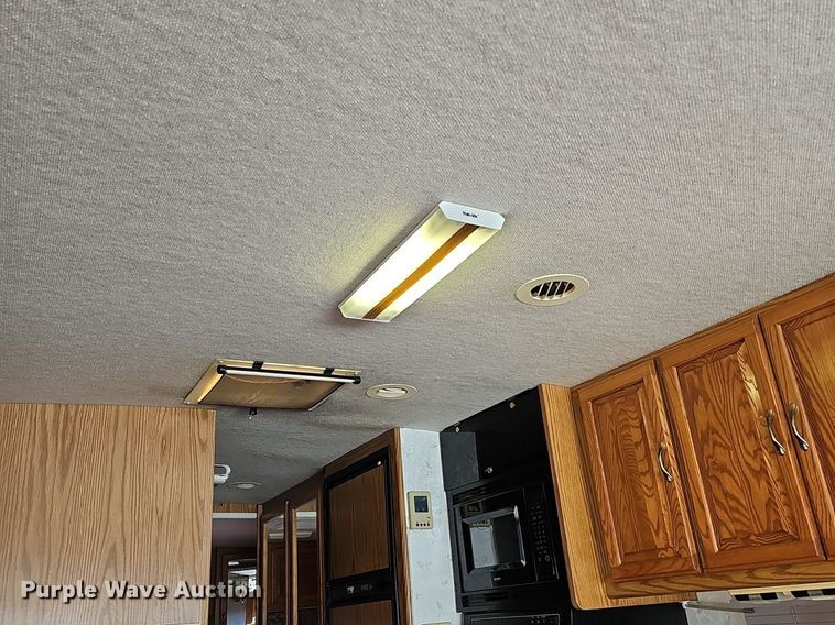 image for item DM1560 1998 Winnebago Adventurer RV