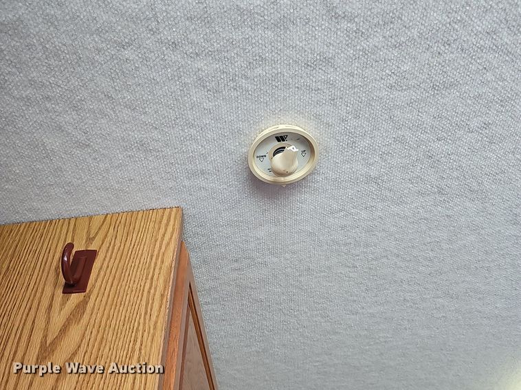 image for item DM1560 1998 Winnebago Adventurer RV