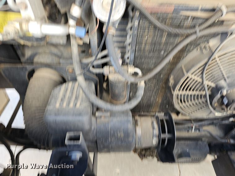 image for item DM1560 1998 Winnebago Adventurer RV